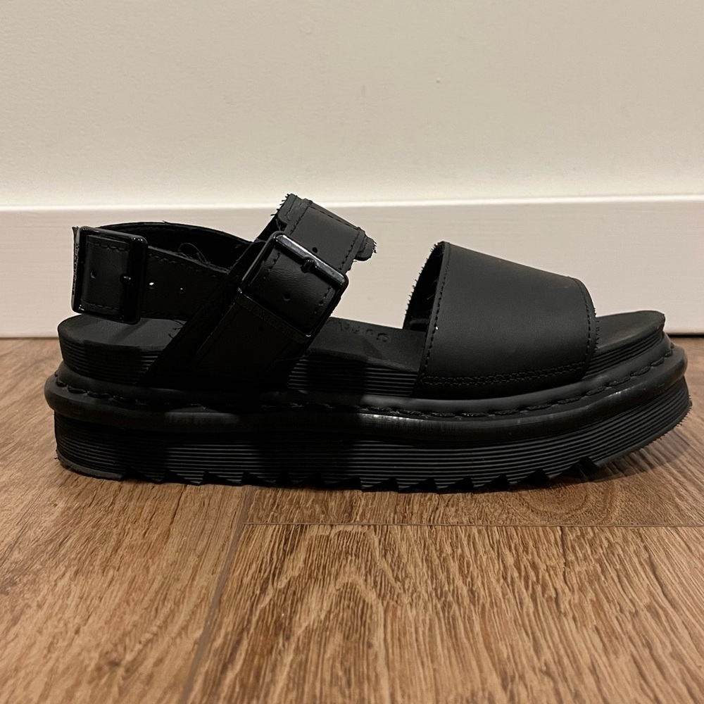 DR. MARTENS VOSS WOMEN'S LEATHER STRAP
SANDALS / BLACK / SIZE 7 - Picture 12 of 16